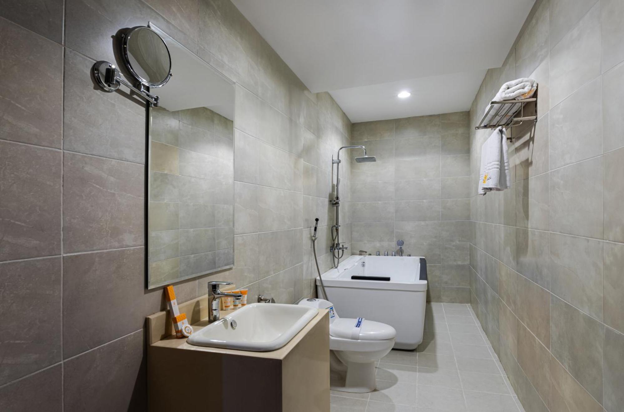 The Palace Hotel Suites Khamis Mushait Εξωτερικό φωτογραφία
